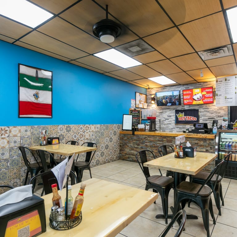 A Warm and Vibrant Dine-In Experience